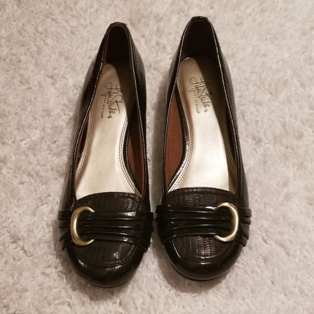 Brown Buckle-Toe Flats - New In Box - Picture 5 of 15